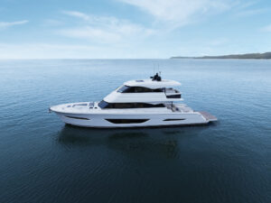 m75 flybridge motor yacht