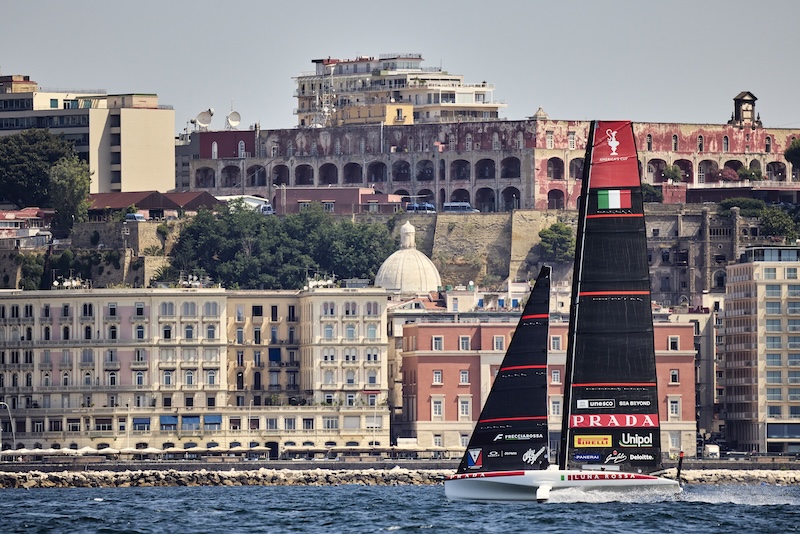 Luna Rossa Team AC40 training in Naples
